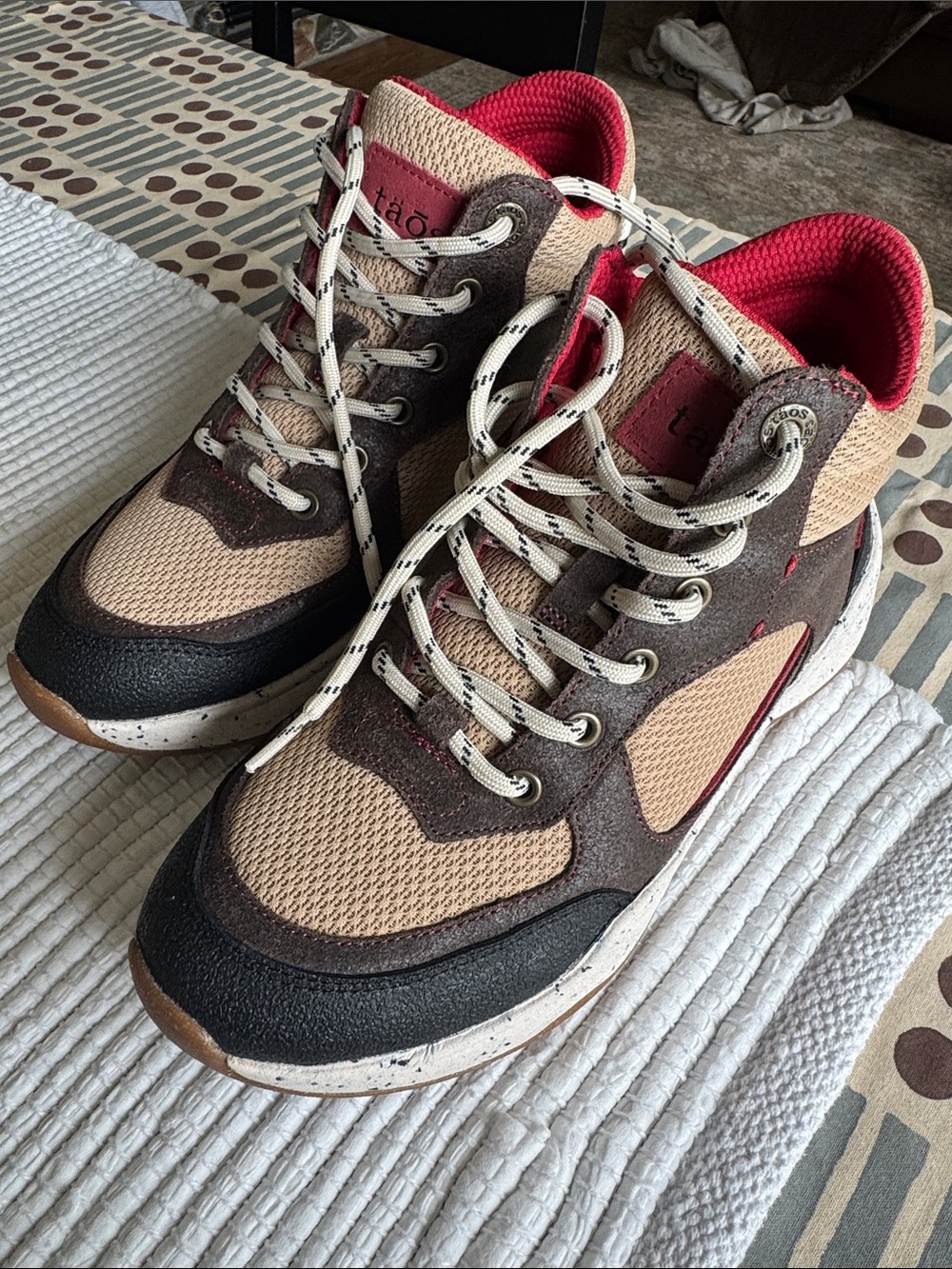Taos Footwear Beige, Brown & Red Ankle Booties 8.5 NEW